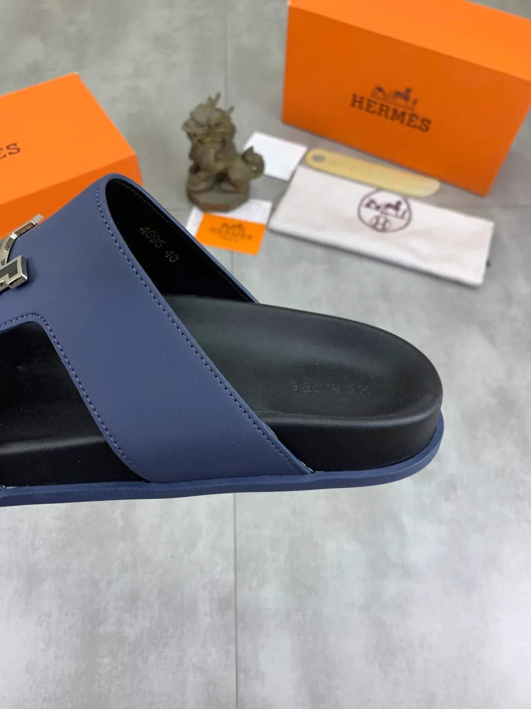 Men's shoes 💰P440 New [HERMES] high-end quality new Hermès slippers, made of imported calfskin, wear-resistant and non-slip rubber outsole. Fashionable and elegant code number: 39-44 (38 45 46 customized)